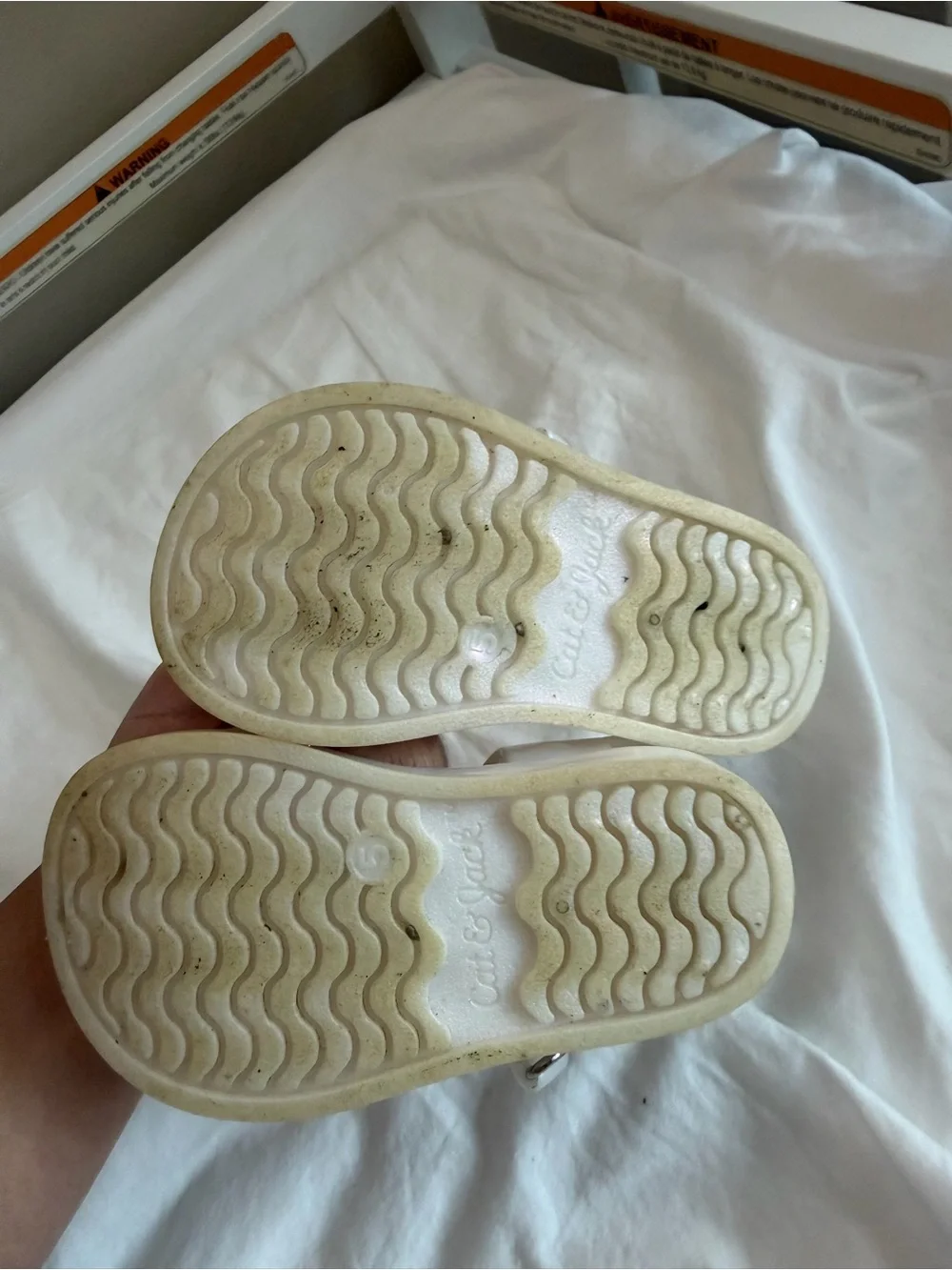 Kids White Flower Sandals with Pearl Accent - Size 5